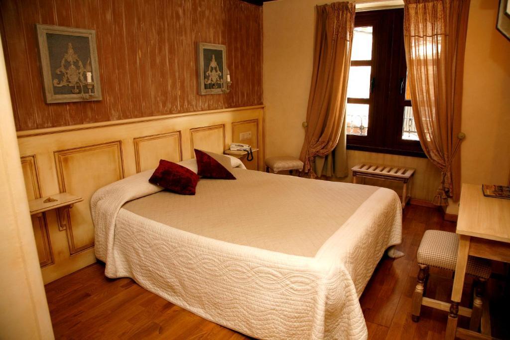 Hotel Villa De Torla Oda fotoğraf